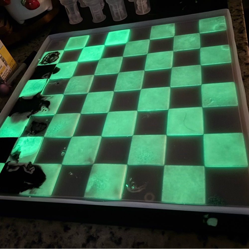 Chess pieces Epoxy and chess board Glow in the Dark